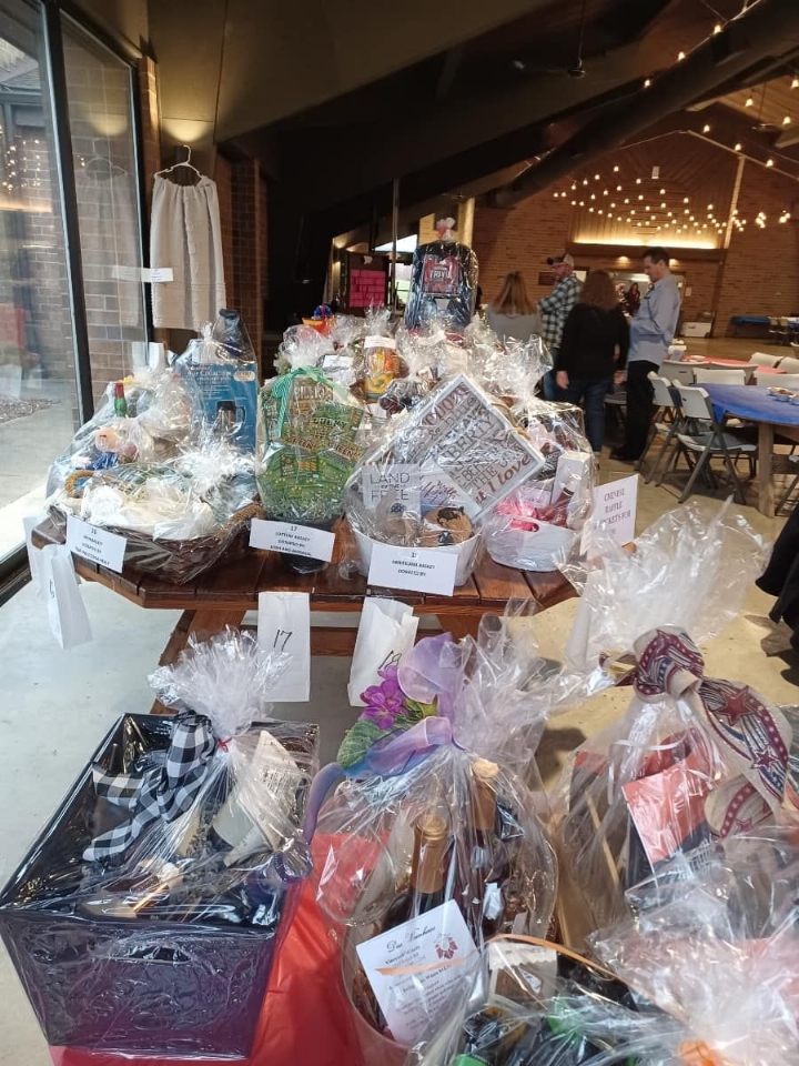We had a great time at the reverse raffle last night! This was our first raffle since 2019, and it felt so good to be back! Thank you to everyone that joined us and helped to make it a success!  Congratulations to all the winners!